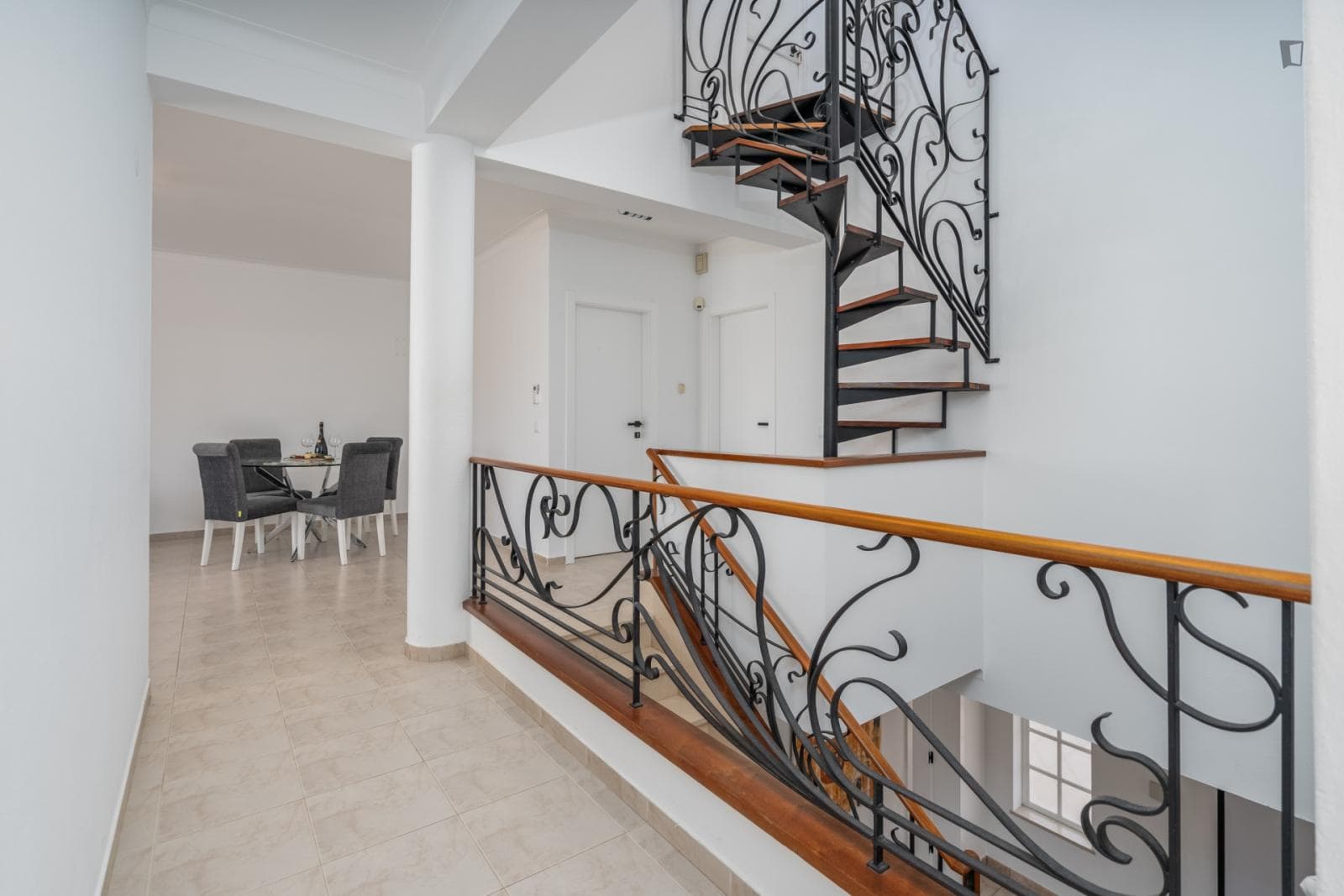 Deluxe and inviting 6-bedroom house in Lagos photo 1