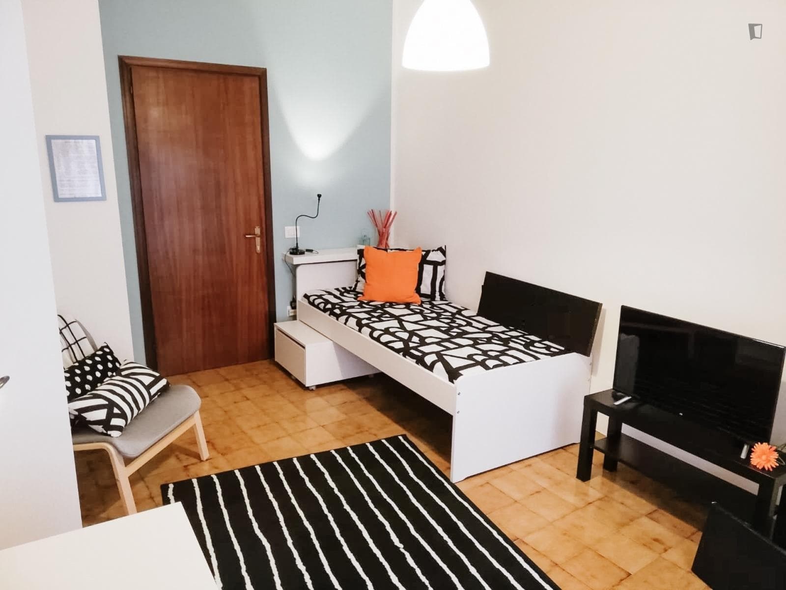Very cool single bedroom in Veronetta photo 1