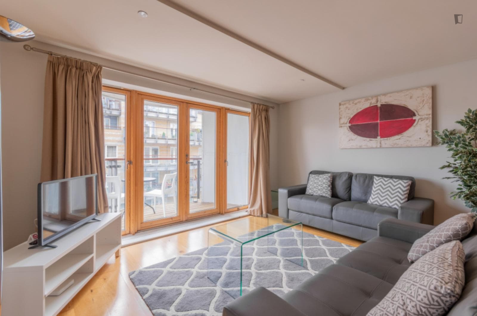 Lovely 2-bedroom flat near Kingston Bridge  photo 1