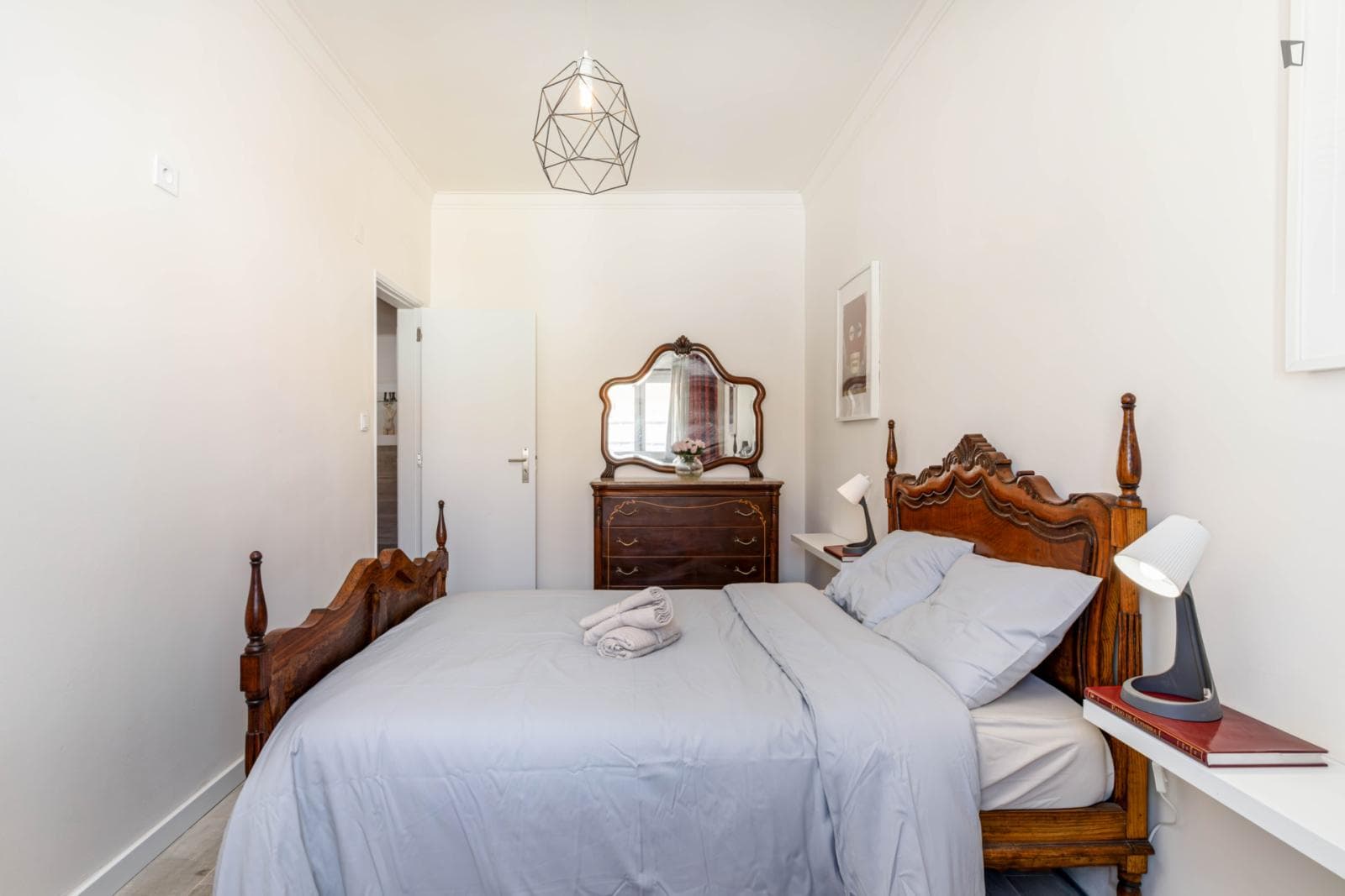 Charming bedroom in Amora, Seixal photo 1