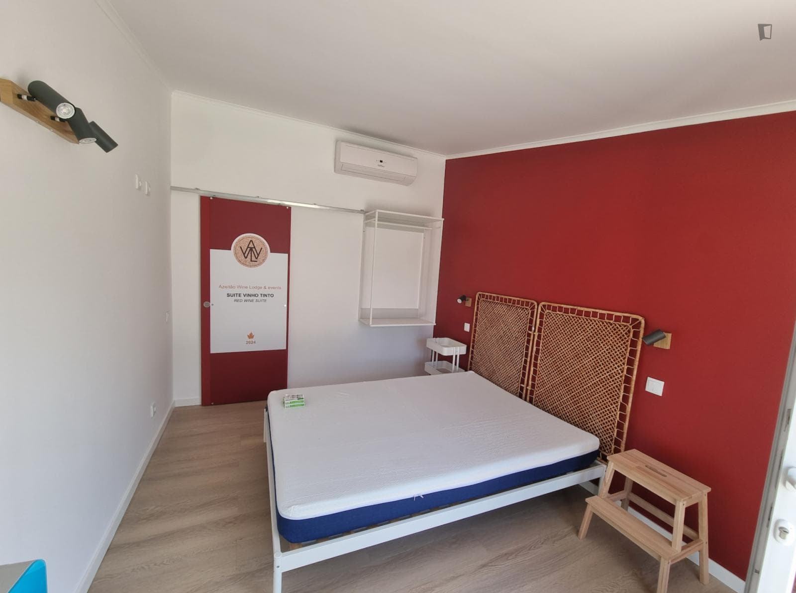Modern Double Bedroom ensuite close to Vila Nogueira de Azeitão photo 1