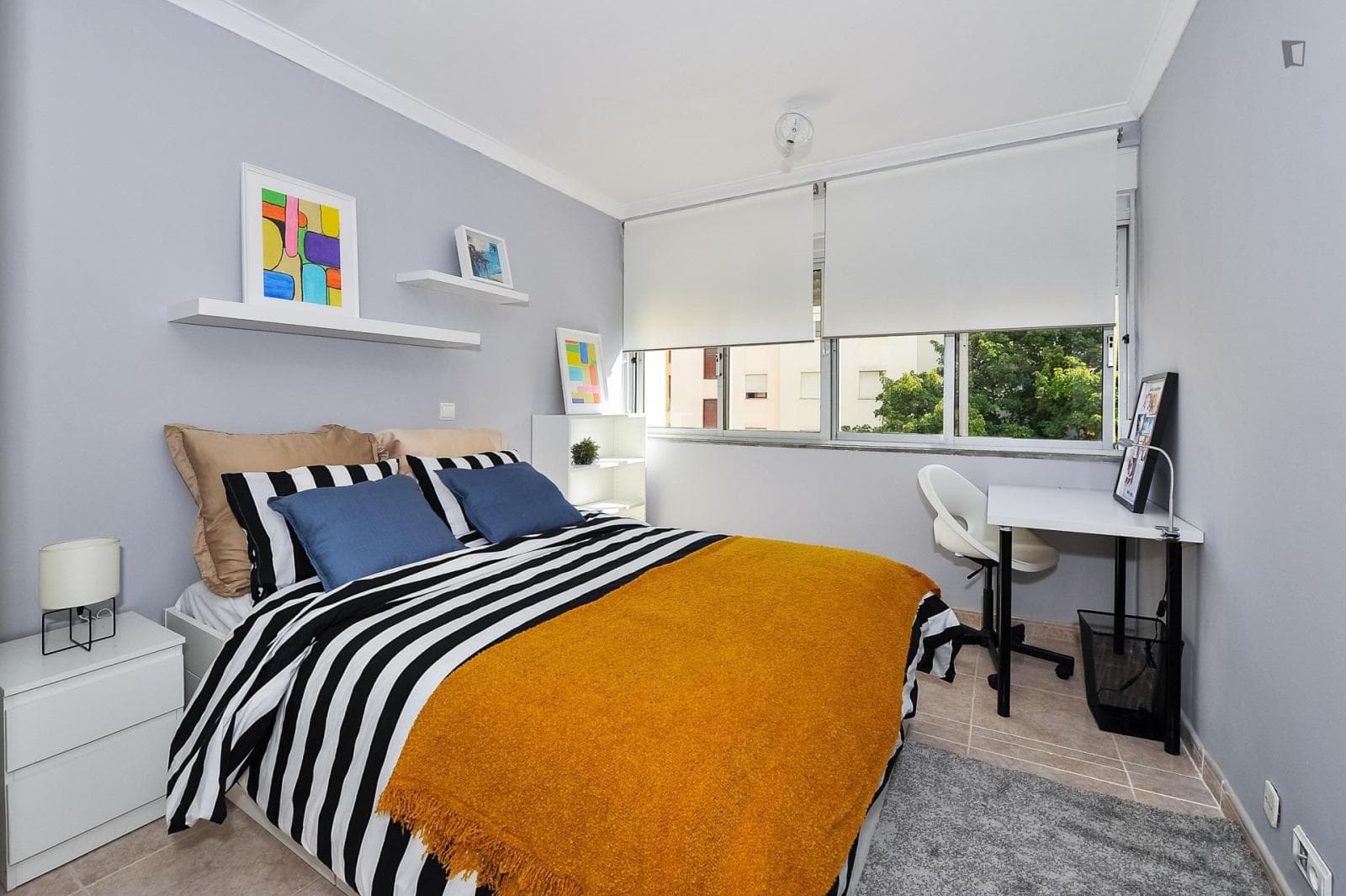 Lovely double bedroom in Almada photo 1