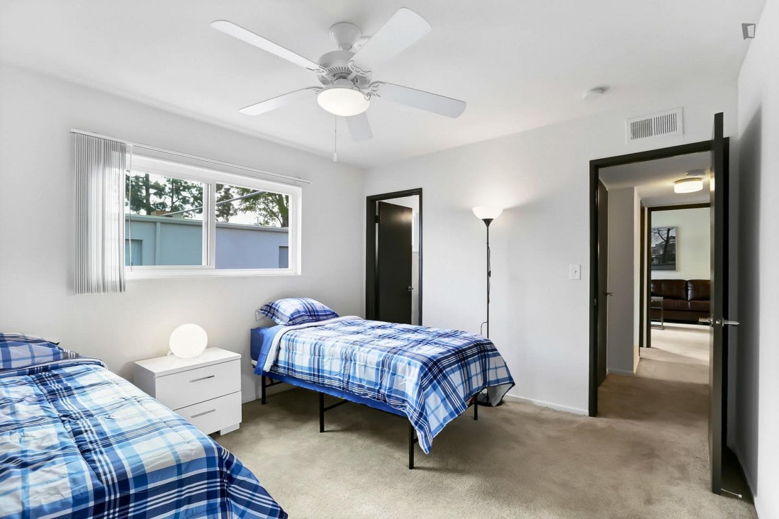 Bed in a comfy twin bedroom, in Toluca Lake photo 1