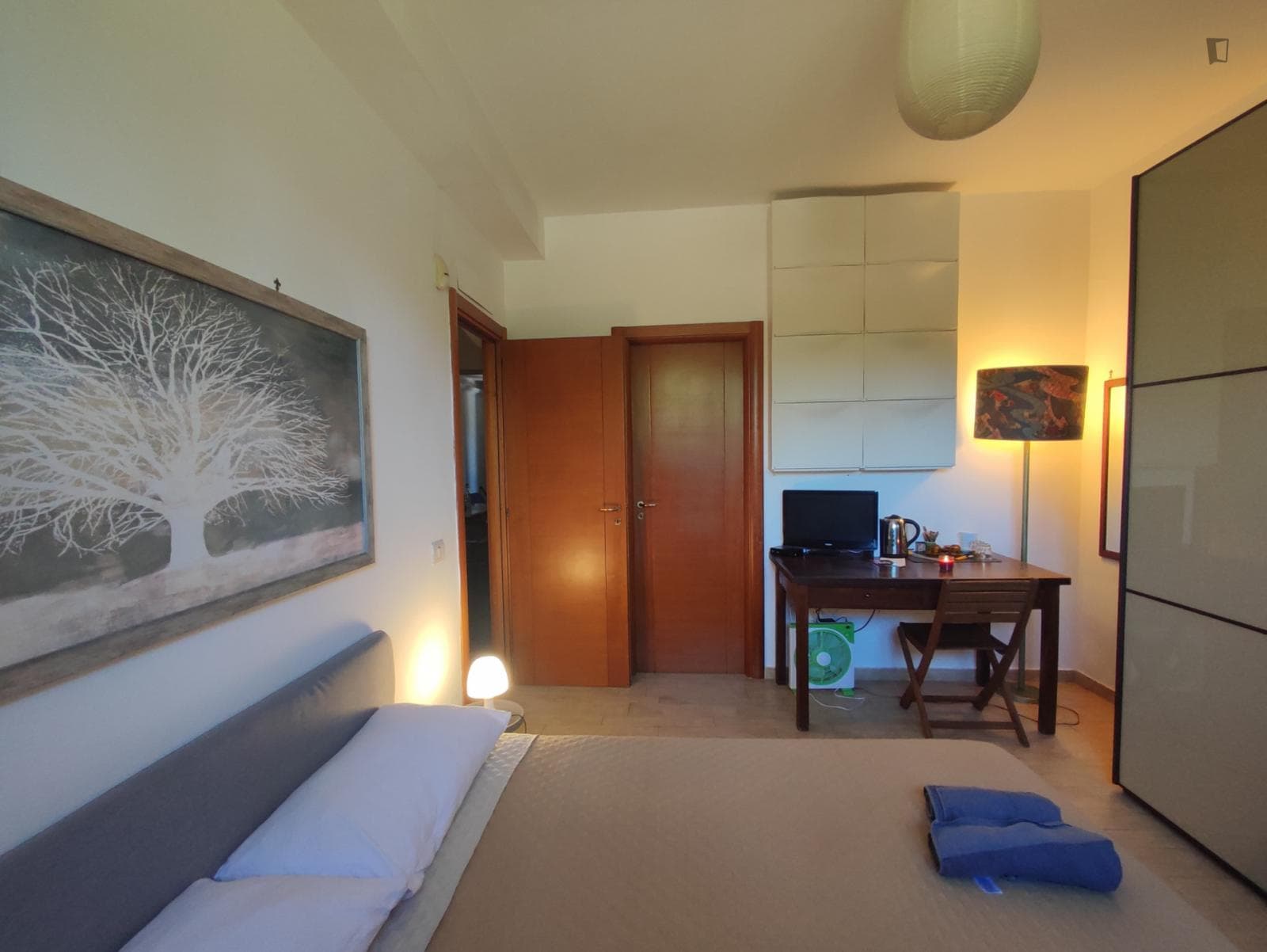 Double bedroom, with private bathroom, in 2-bedroom apartment photo 1
