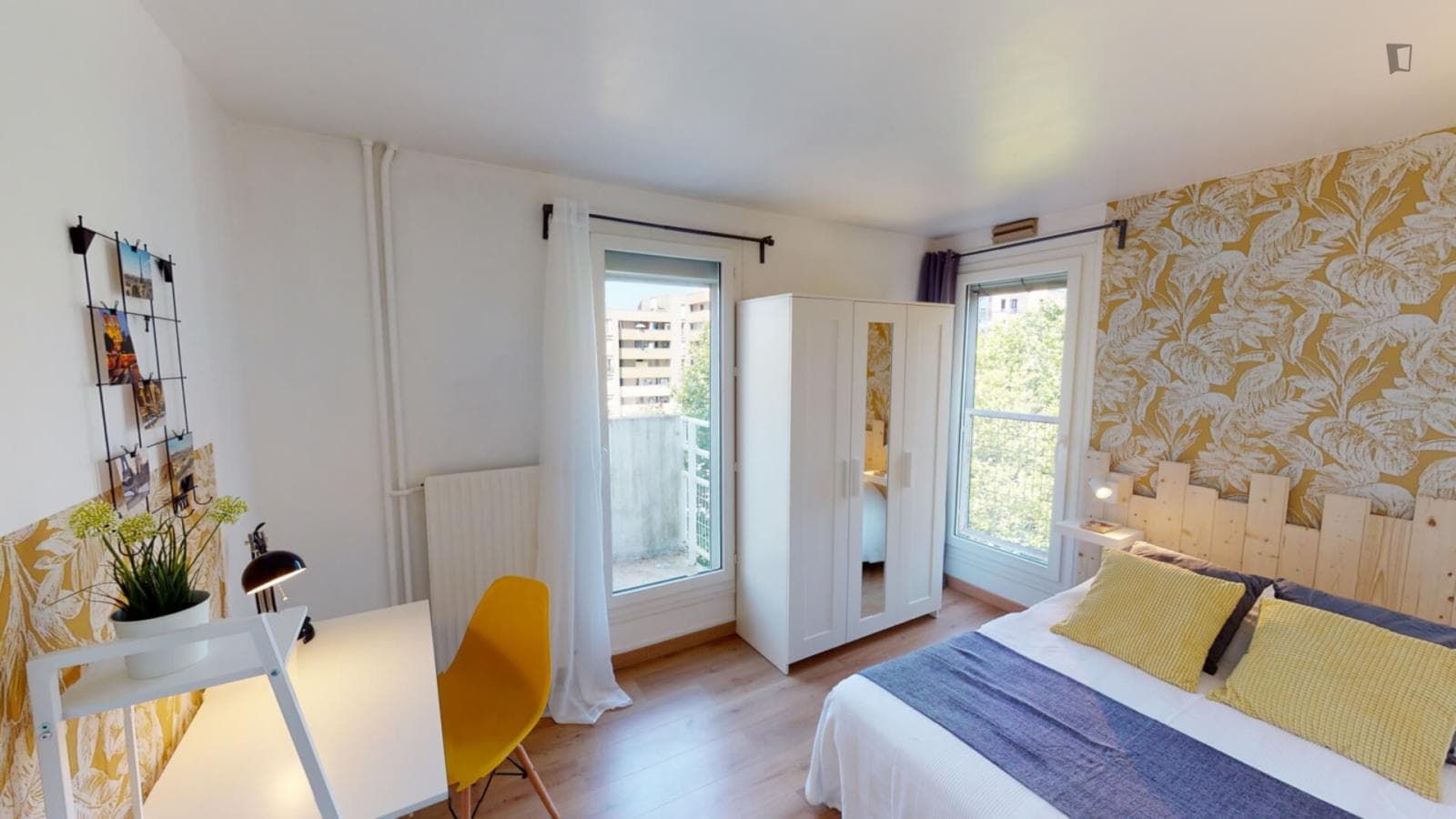 Great double bedroom with balcony in a 4-Bedroom apartment, close to Nanterre-Préfecture train station photo 1