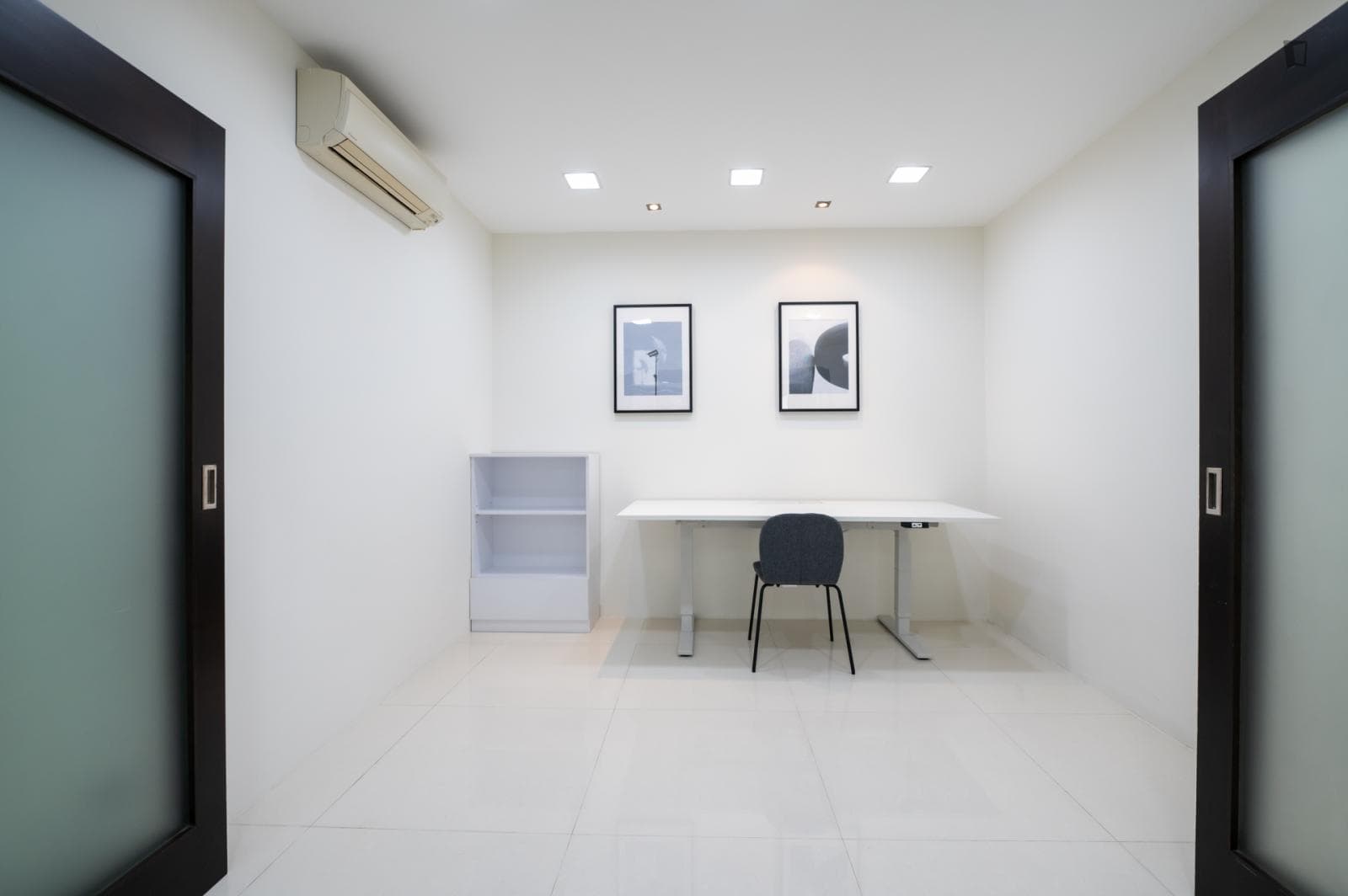 Very cool double bedroom in Geylang photo 1