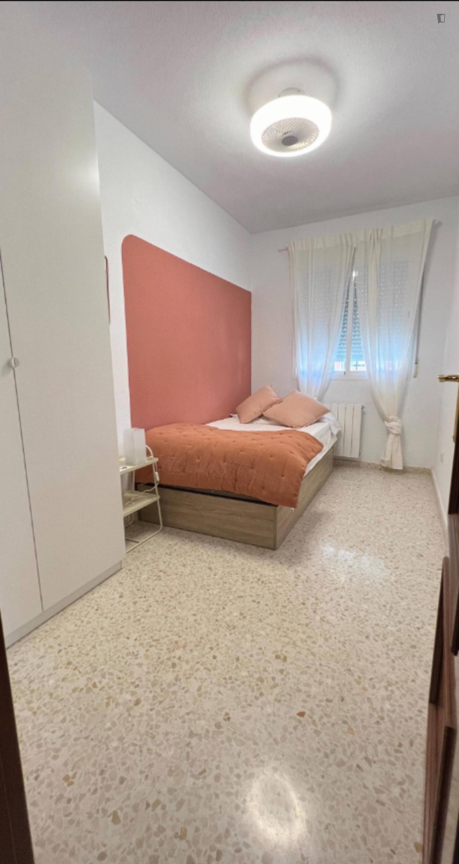 Neat single bedroom near Facultad de Ciencias del Deporte photo 1
