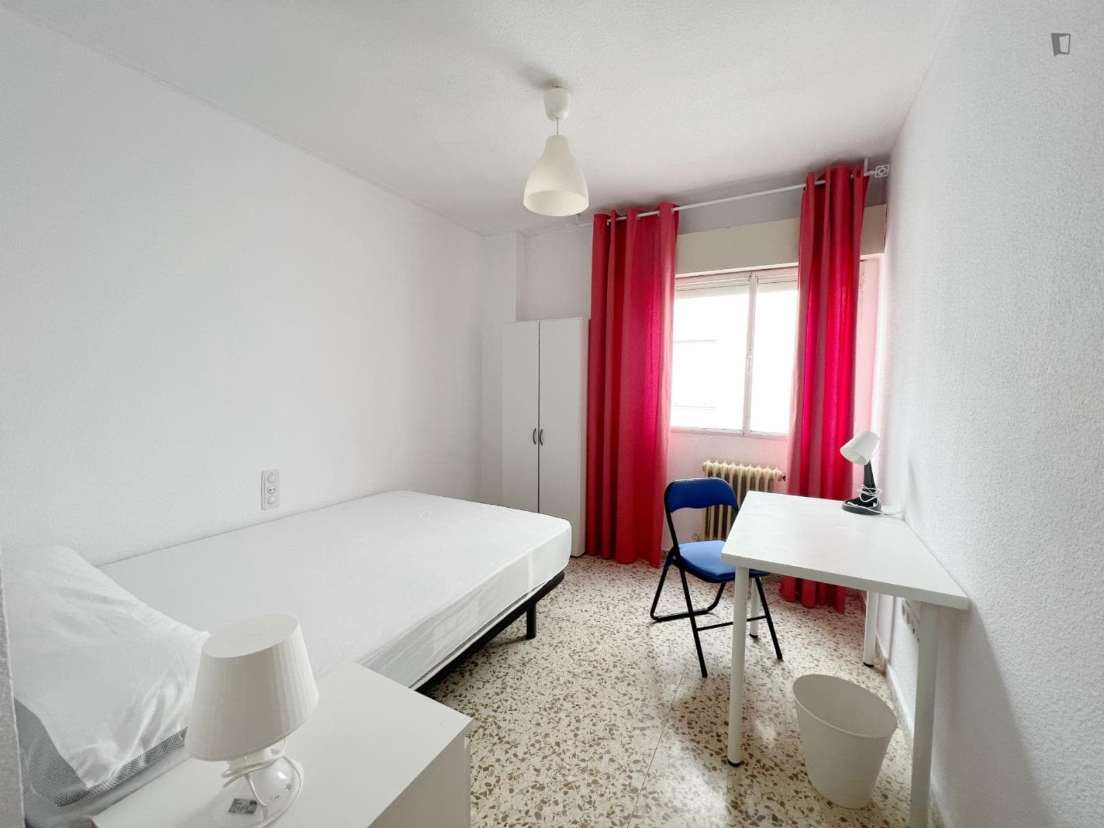 Snug double bedroom near Parque Federico García Lorca photo 1