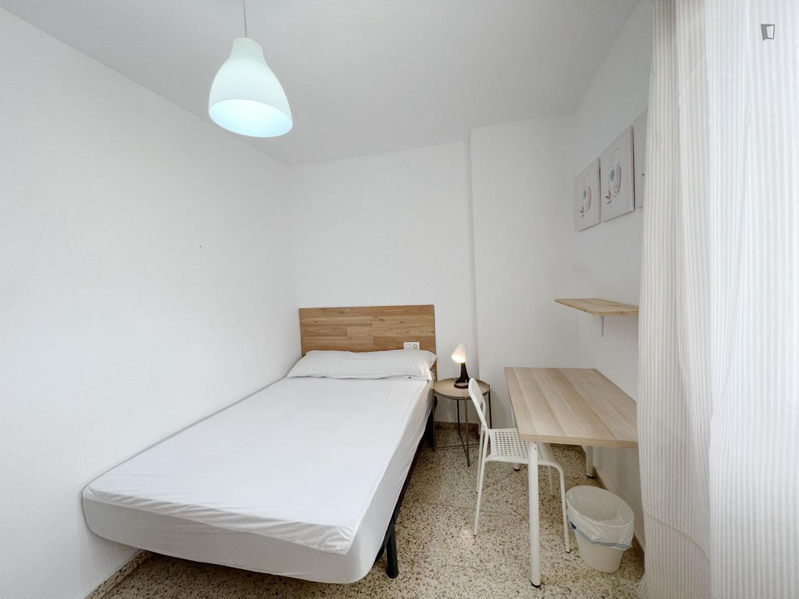 Alluring single bedroom in Figares photo 1
