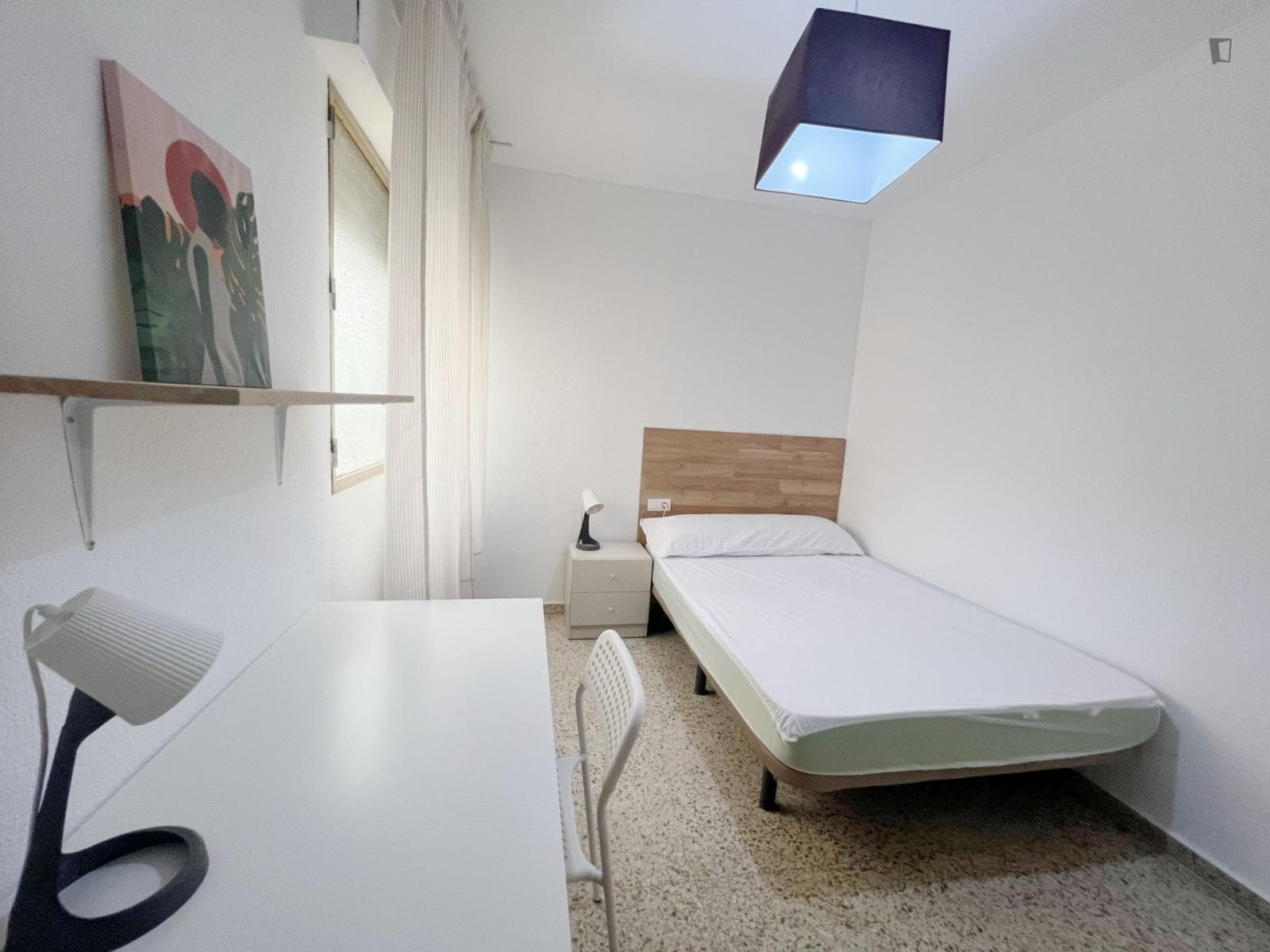 Single bedroom in a student flat, in Figares photo 1
