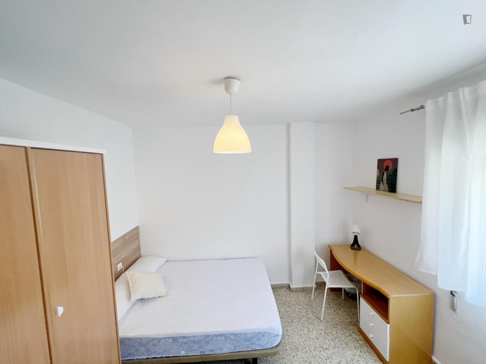 Neat double bedroom in Figares photo 1