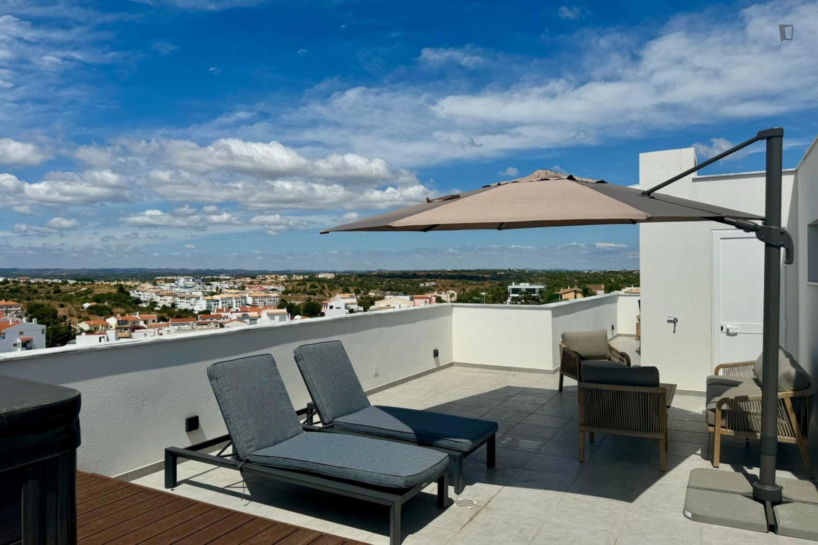 Spacious 2-bedroom apartment in Lagoa photo 1