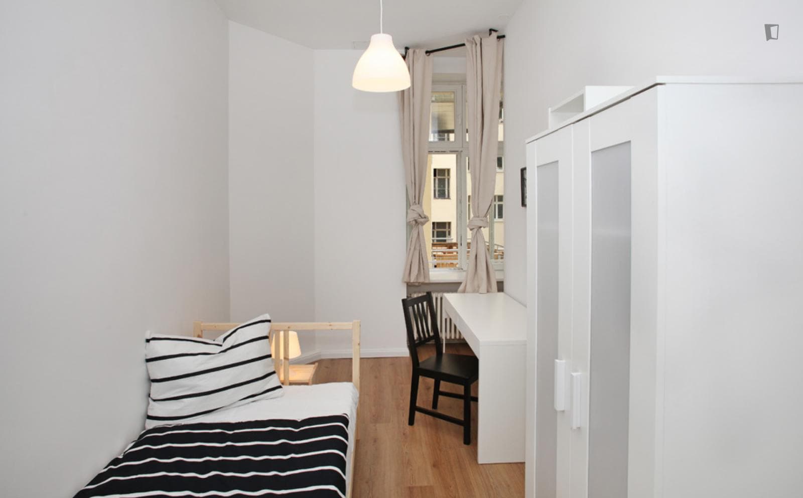 Snug single bedroom near the Warschauer Straße tube photo 1