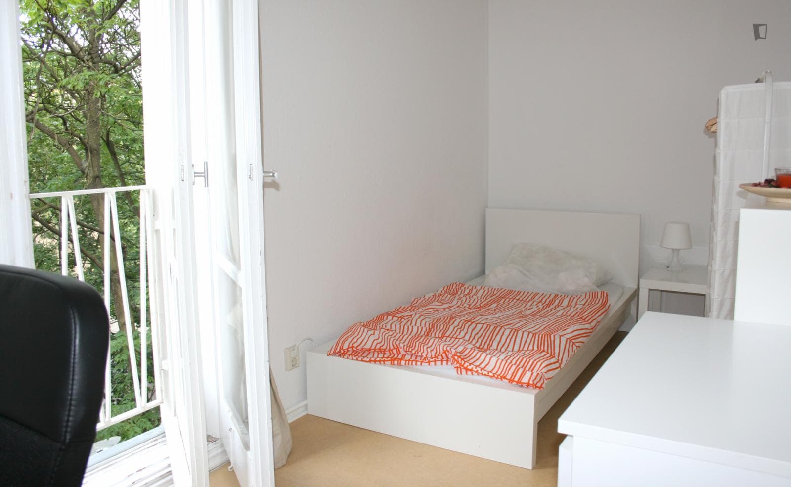 Bright single bedroom in Moabit photo 1