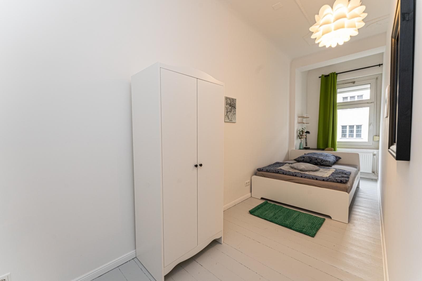 Inviting single bedroom in a student flat, in Gesundbrunnen photo 1