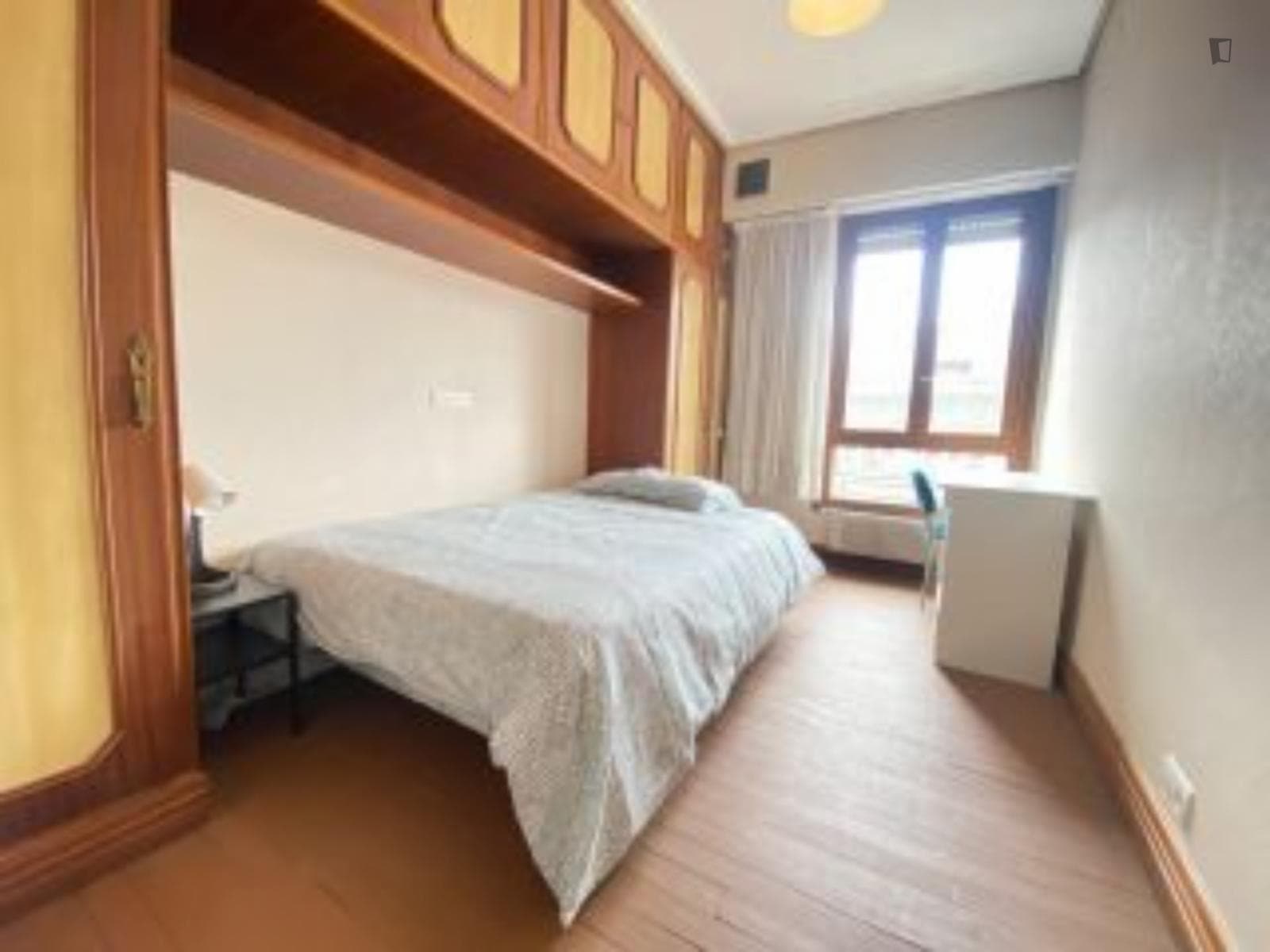 Comfy single bedroom in Bilbao close to Deustu metro station photo 1