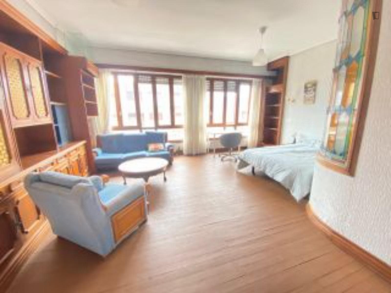 Spacious double bedroom in Bilbao close to Nervion river photo 1