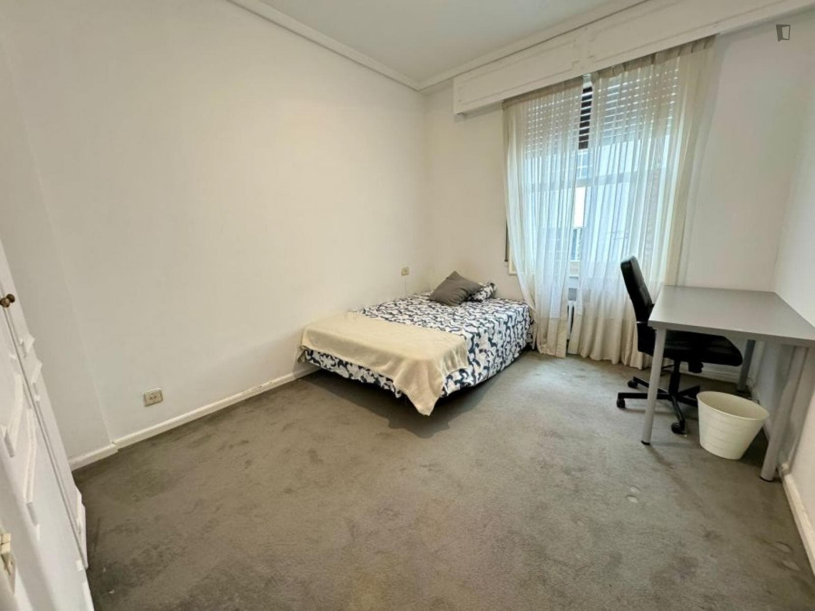 Welcoming single bedroom in the Abando district photo 1