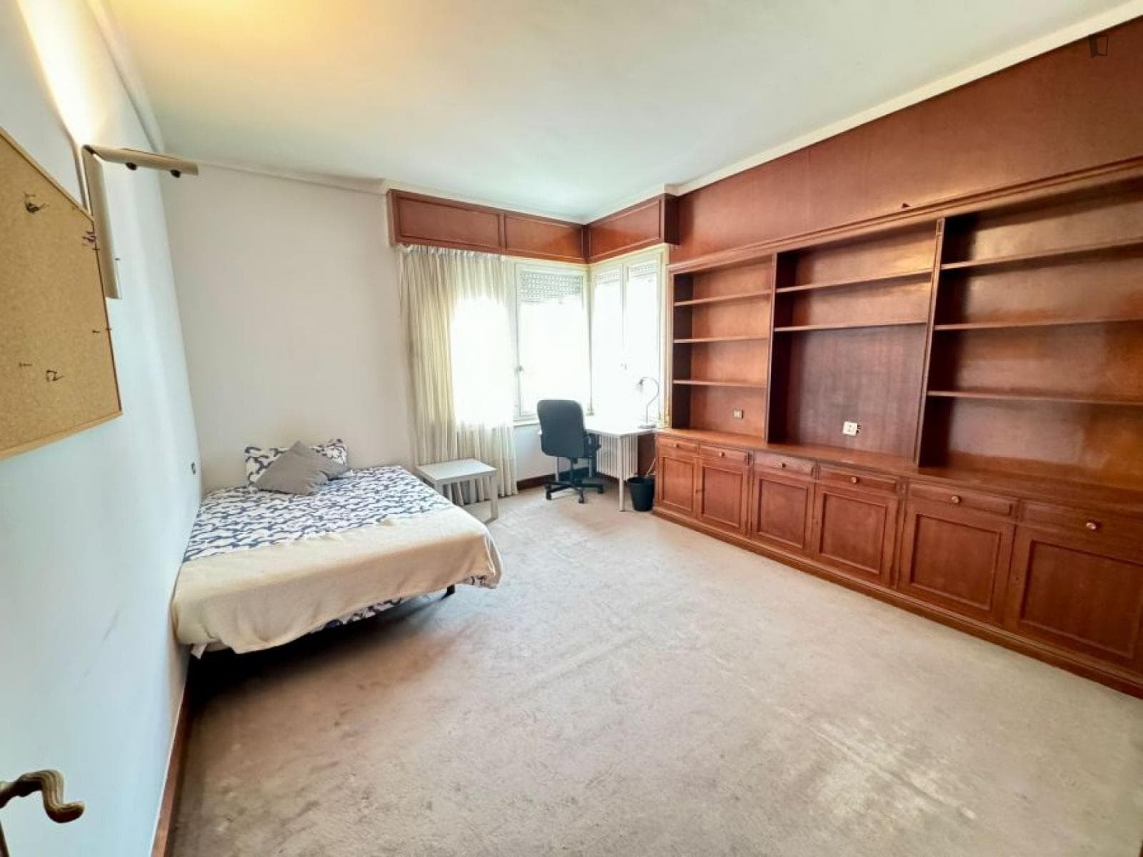 Big single bedroom near the Moyua metro photo 1