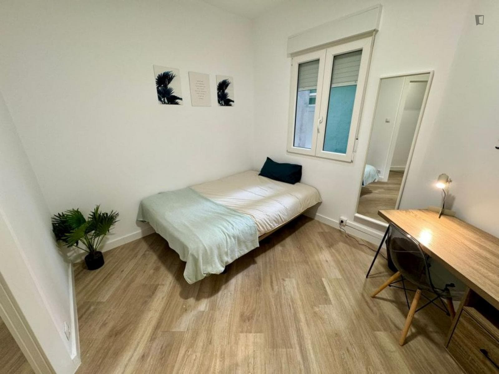Comfy single bedroom near the Matiko-Bilbao transport station photo 1