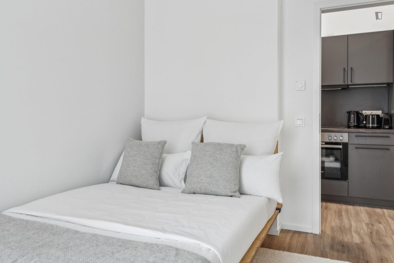 Very neat single bedroom in Zentrum-Nord photo 1