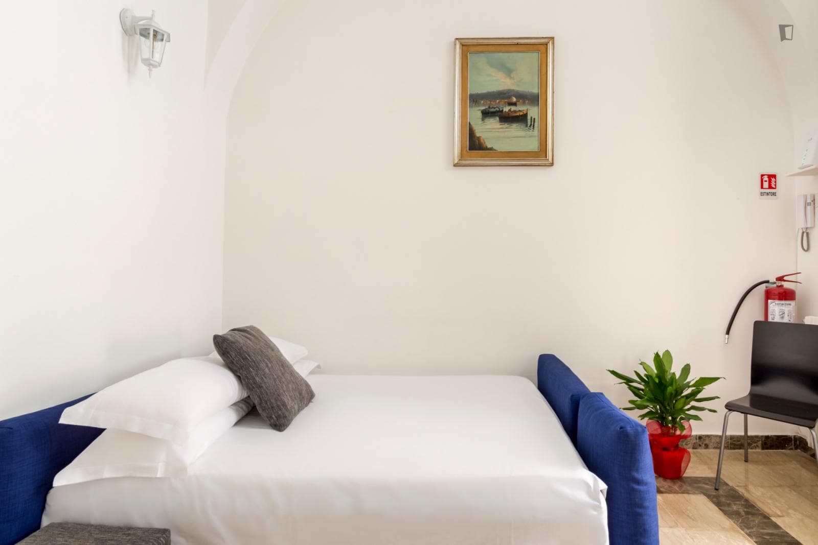 Modern and beautiful apartment photo 1
