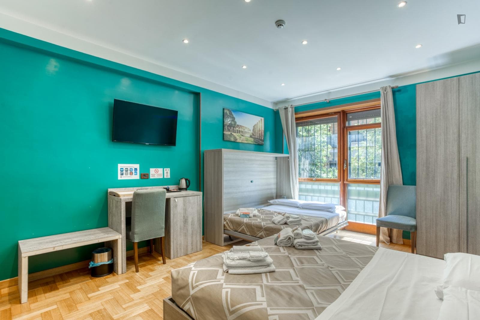 Big twin ensuite bedroom in the Nomentano Quarter photo 1