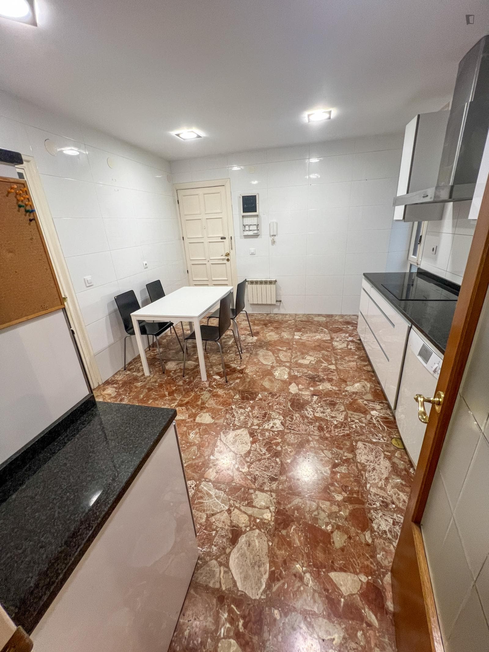 Big 4-bedroom apartment in Ensanche/Zabalgunea photo 1
