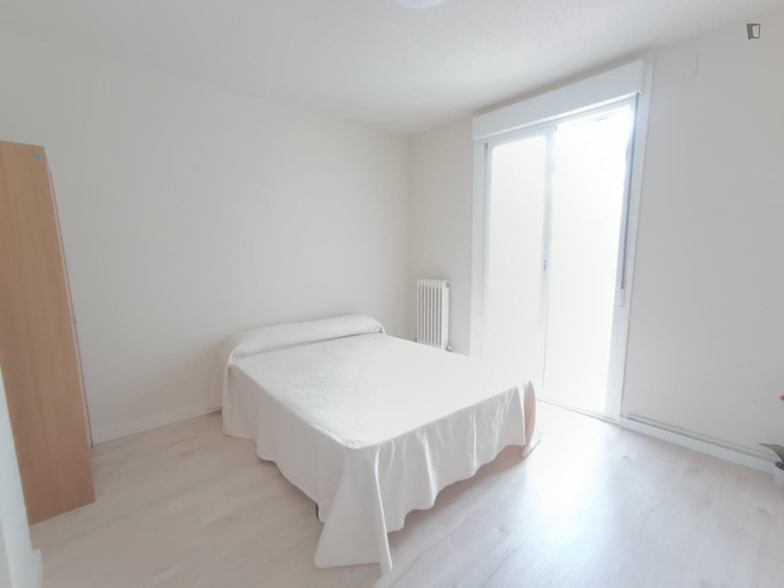 Homely double bedroom in Ermitagaña-Mendebaldea photo 1