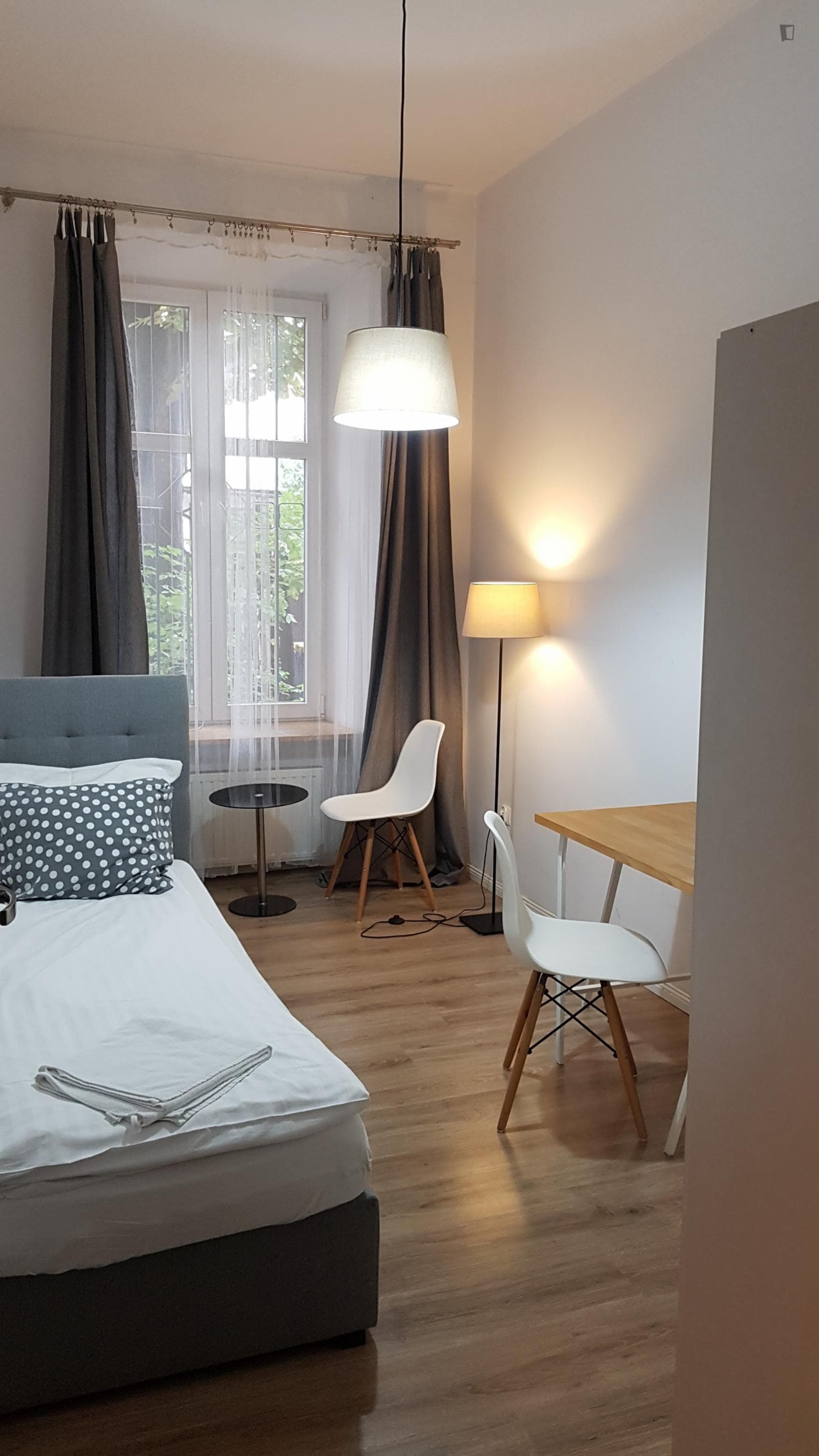 Homely single bedroom in central Stradom photo 1