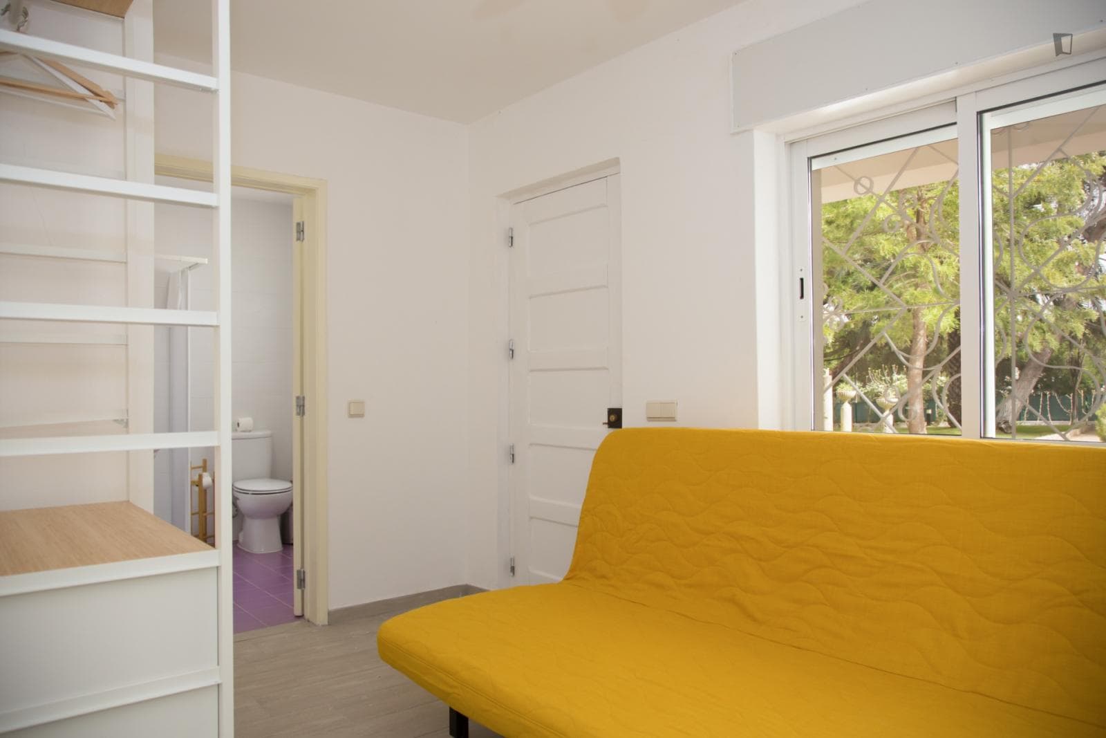 Spacious ensuite bedroom in Quarteira beach photo 1
