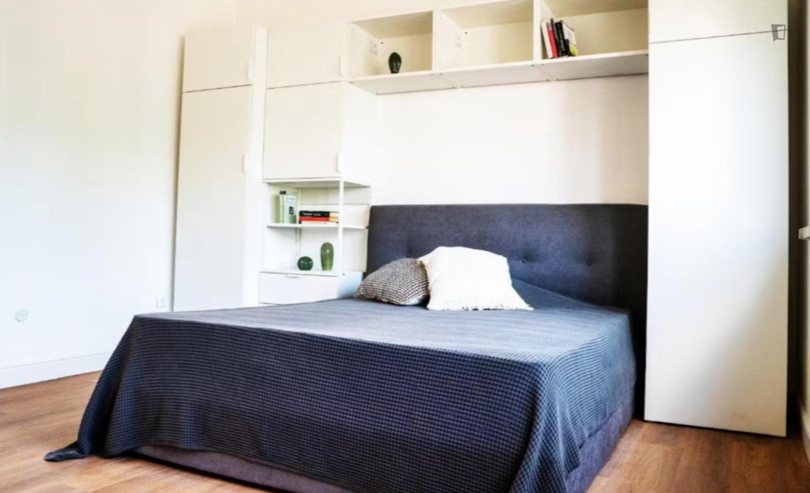 Spacious Bedroom in a Shared Apartment photo 1