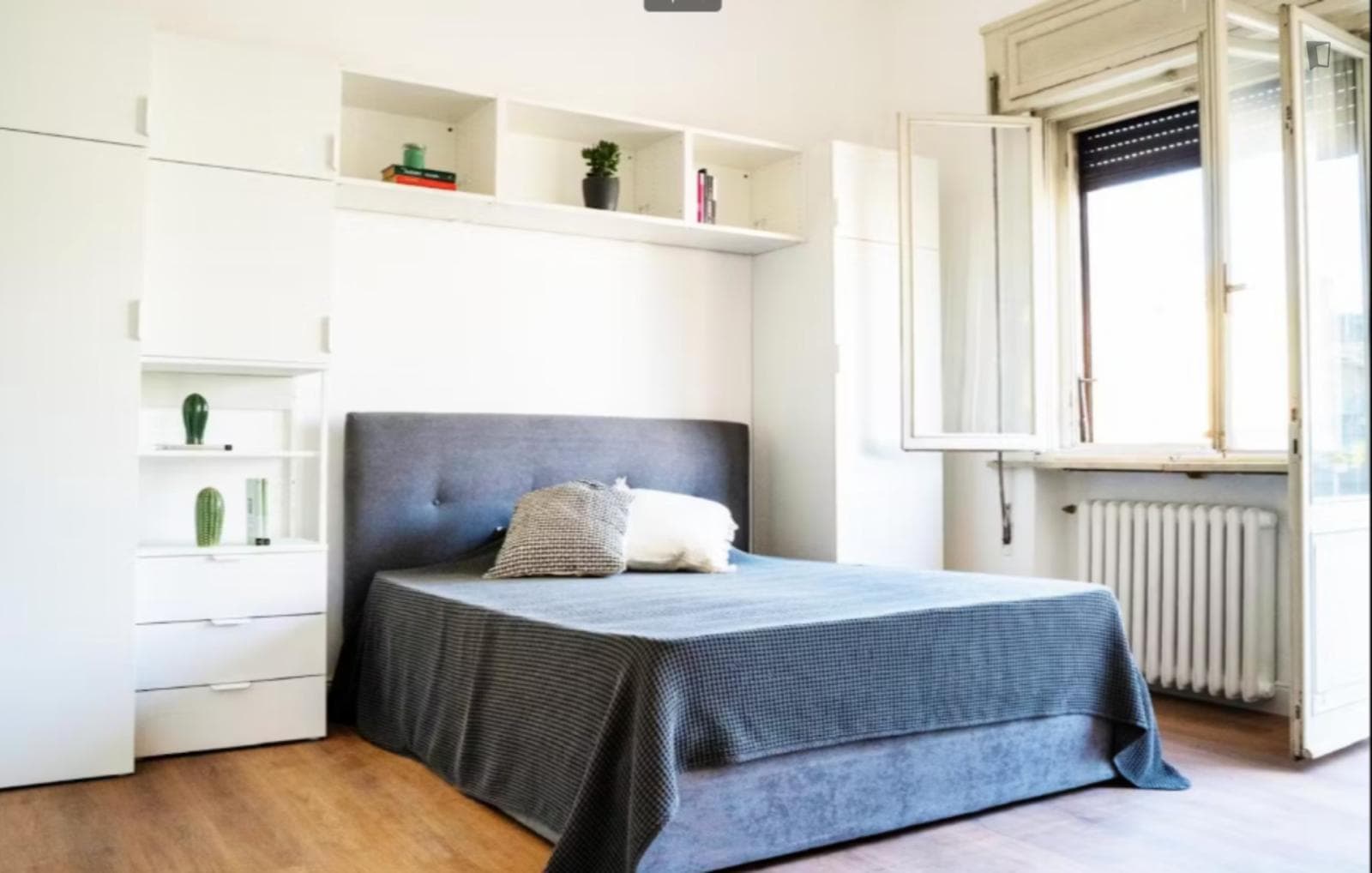 Single Bedroom with Balcony in a Shared Apartment photo 1