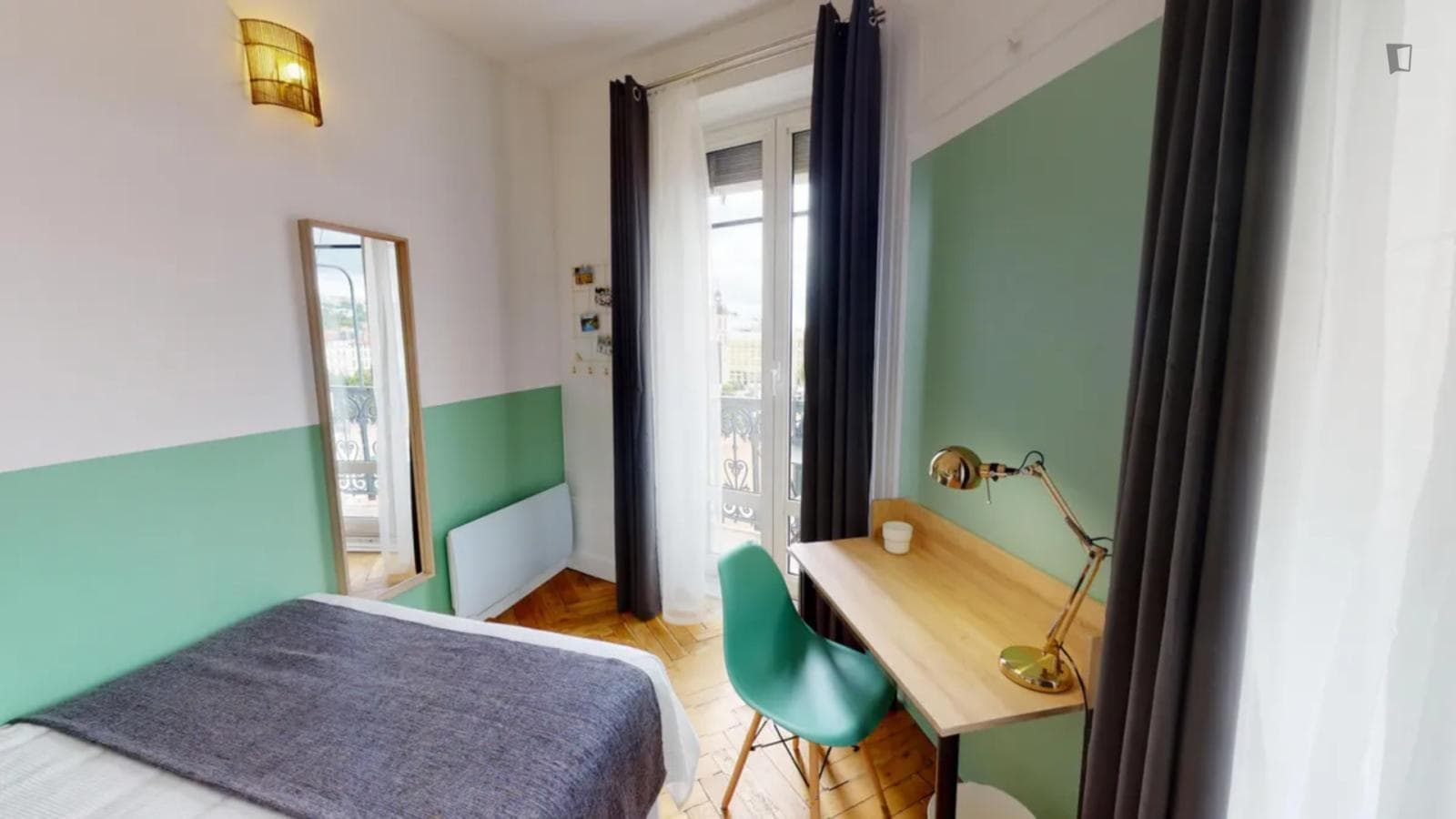Cool double bedroom close to the Place de la République photo 1