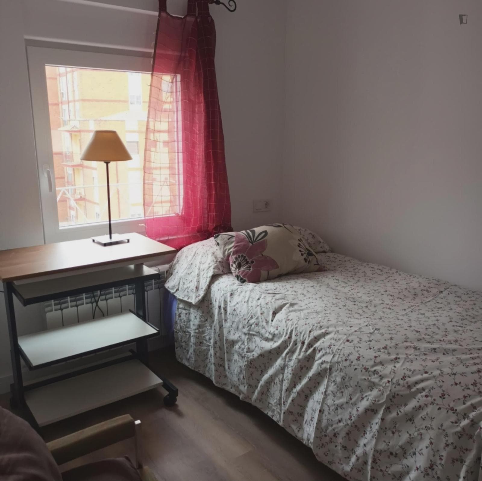 Homely single bedroom near Facultad de Psicología de la Universidad de Salamanca photo 1