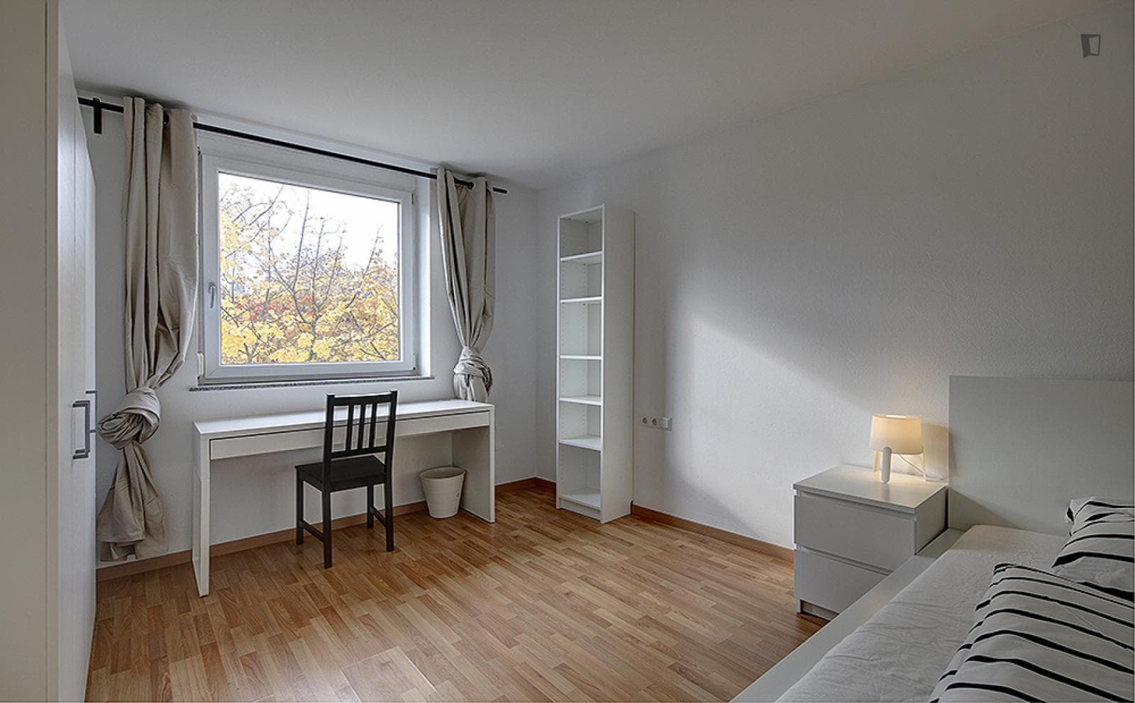 Spacious single bedroom in Bad Cannstatt photo 1