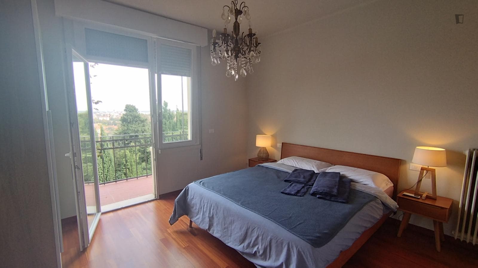 Room with private bathroom and shared kitchen in a beautiful apartment photo 1