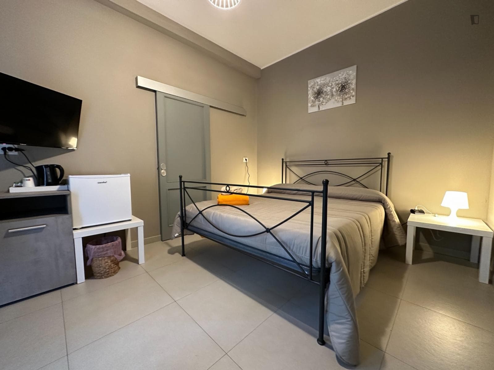 Luminous double ensuite bedroom in Murat photo 1