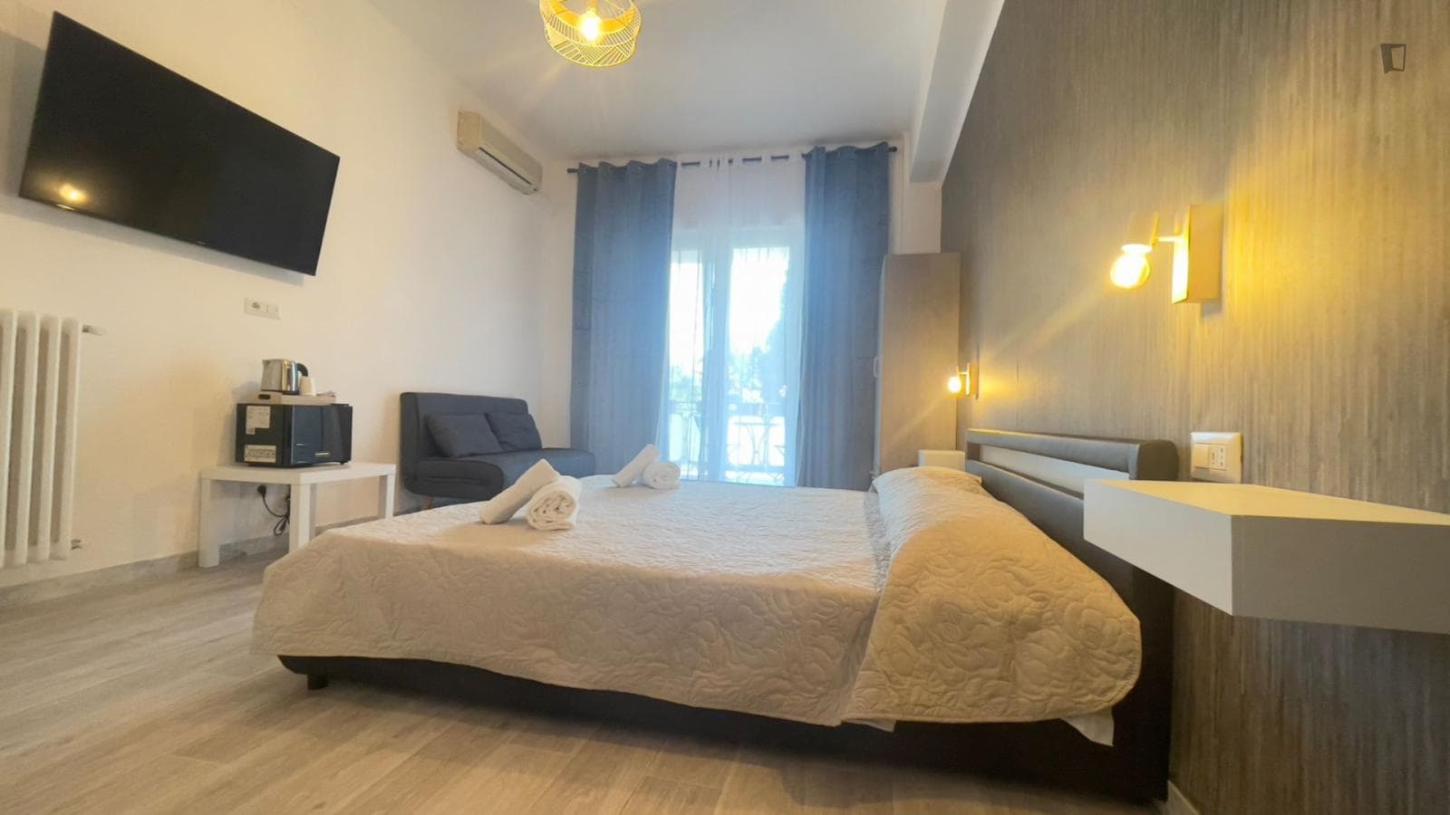 Very nice double ensuite bedroom near the Gardens of Piazza Garibaldi photo 1
