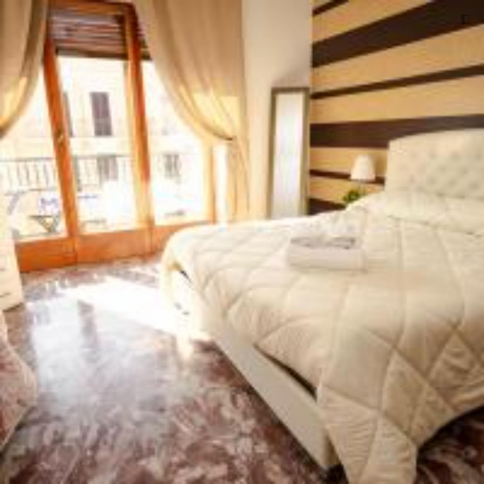 Sunny double ensuite bedroom in Quartiere Umbertino photo 1