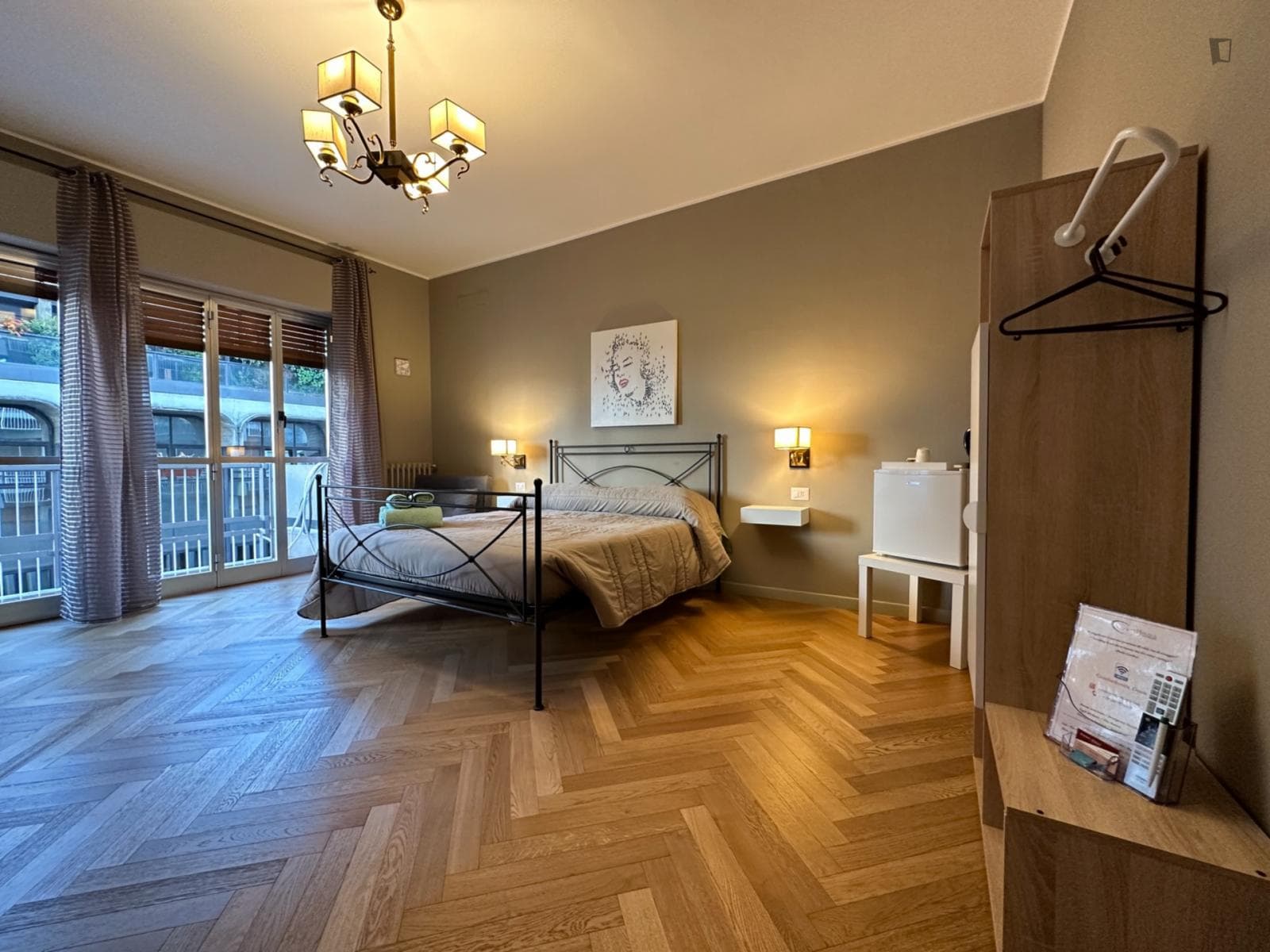 Appealing double ensuite bedroom in Murat photo 1