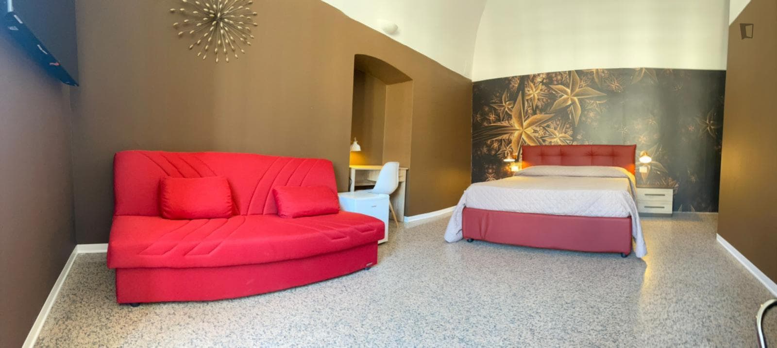 Elegant double ensuite bedroom in Murat photo 1