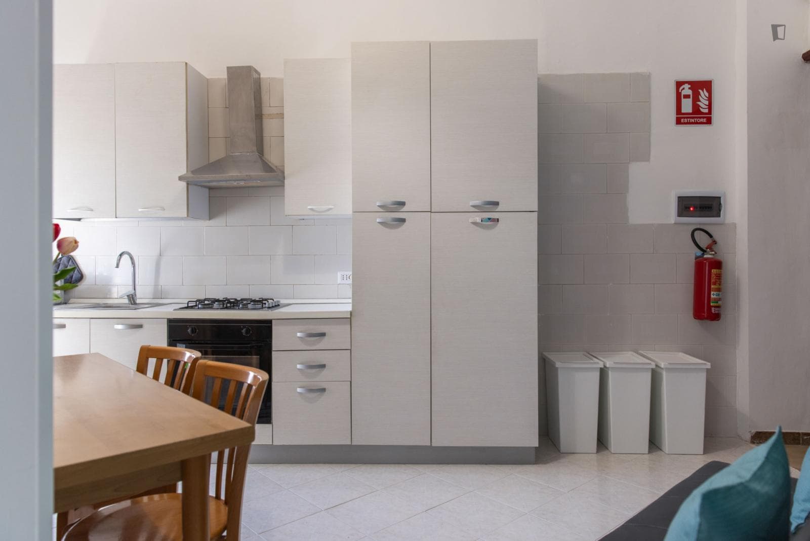 Neat double bedroom in a 3-bedroom flat near Brigata station photo 1