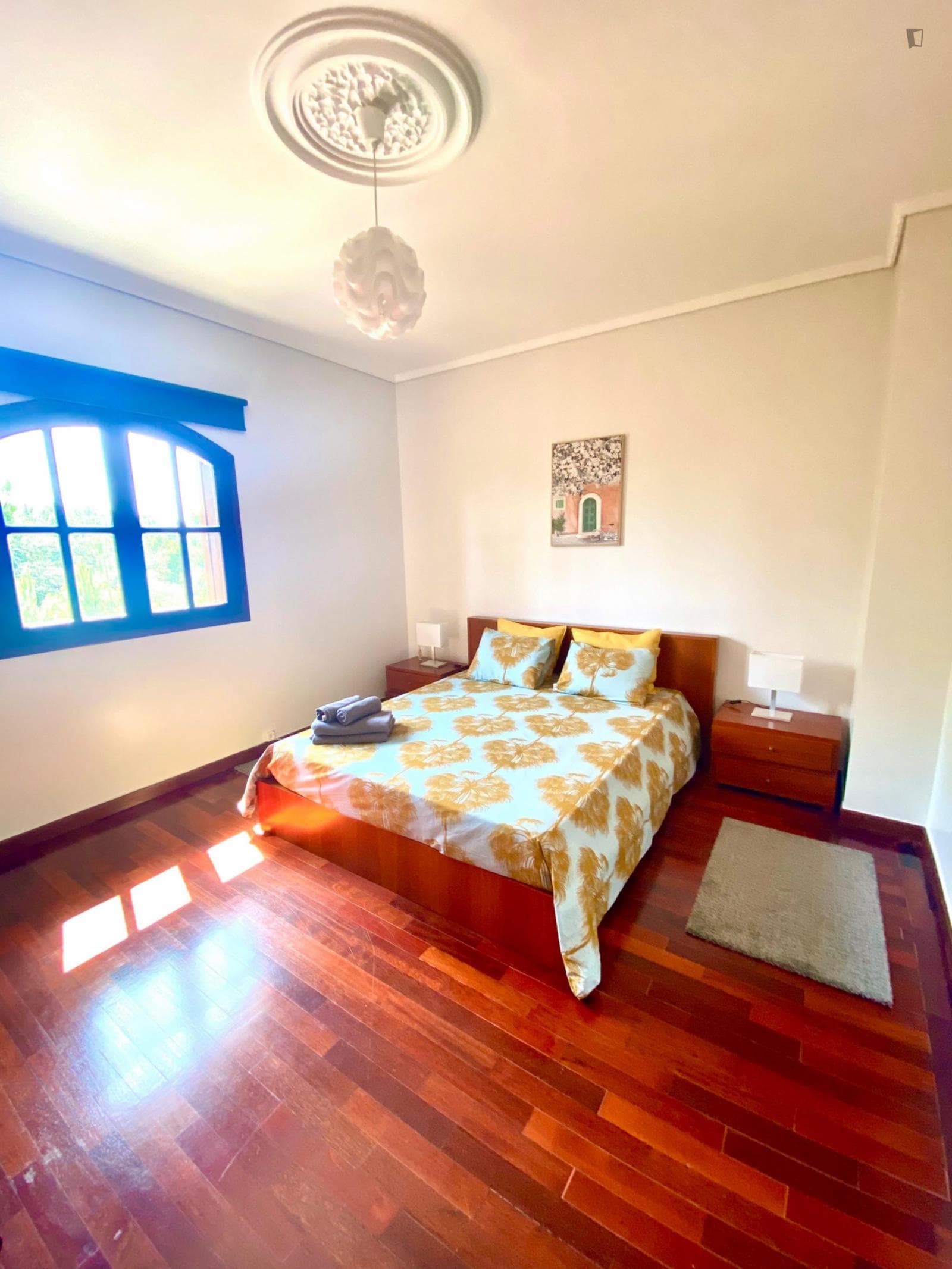 Exciting Double Bedroom with a private Bathroom close to ALDI Supermarket Leiria photo 1