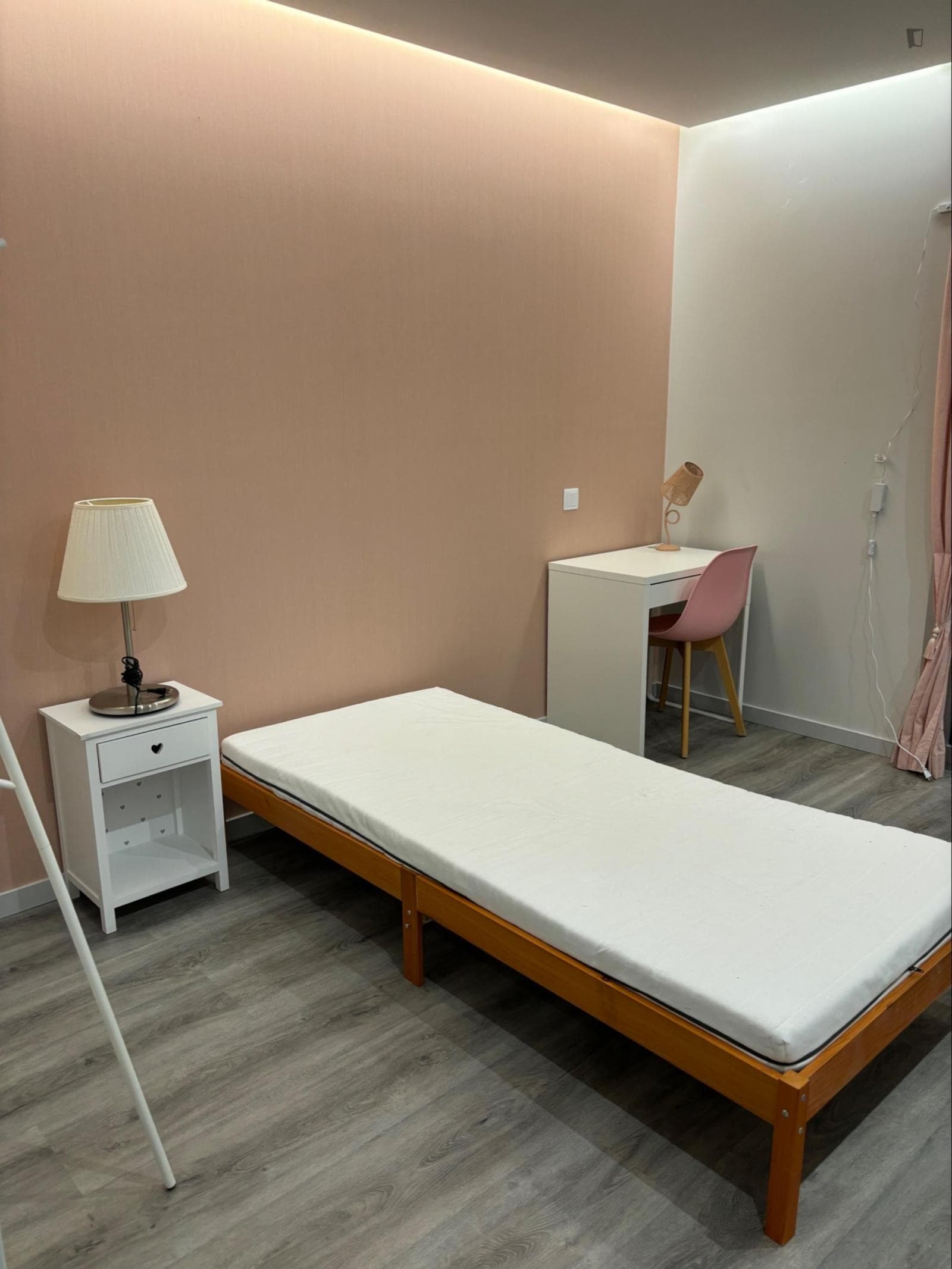 Comfy single bedroom next to Leiria train station photo 1