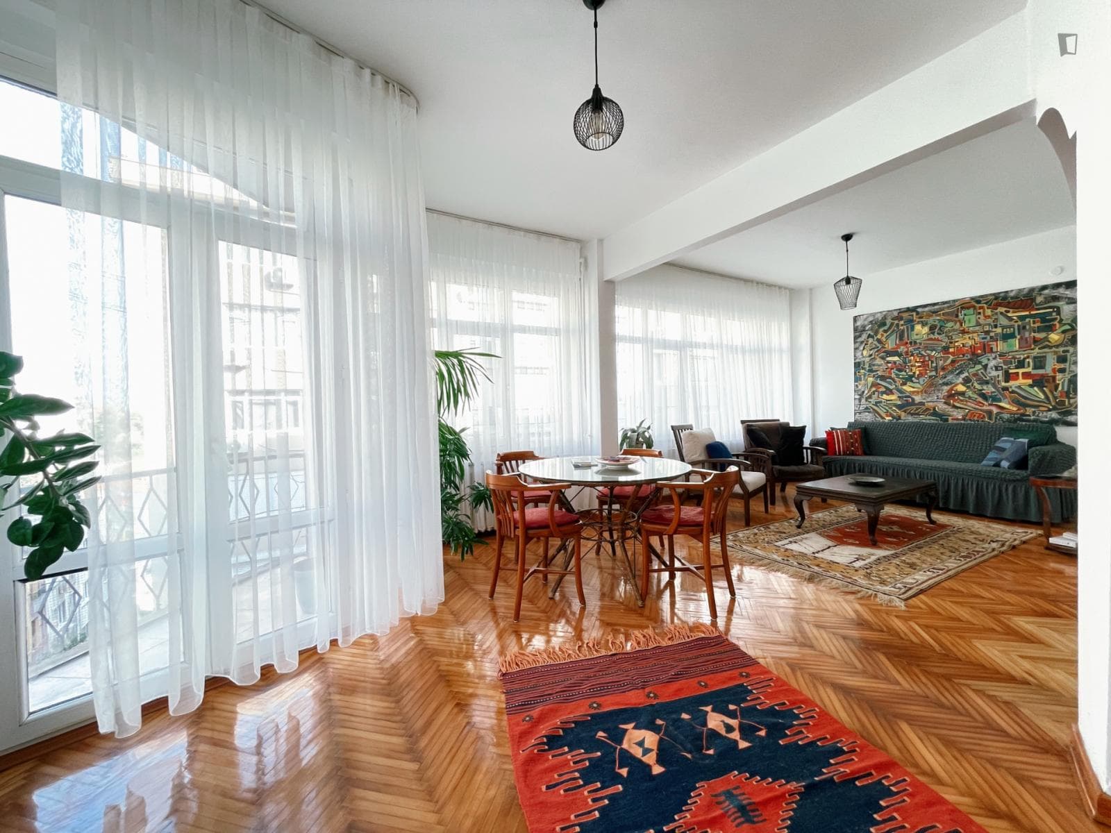 Sunny 2-bedroom apartment in Cihangir photo 1