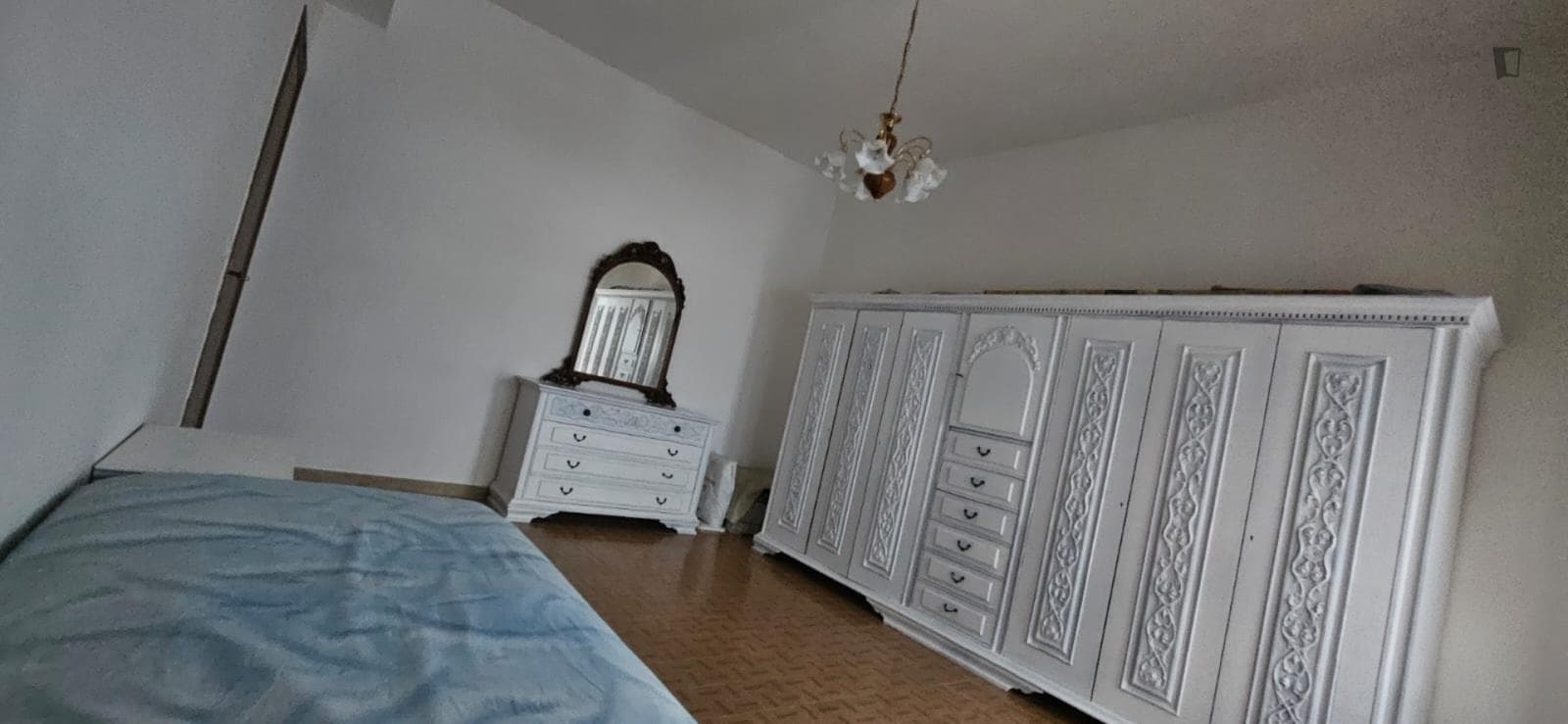 Single bedroom, with balcony, in 4-bedroom apartment photo 1