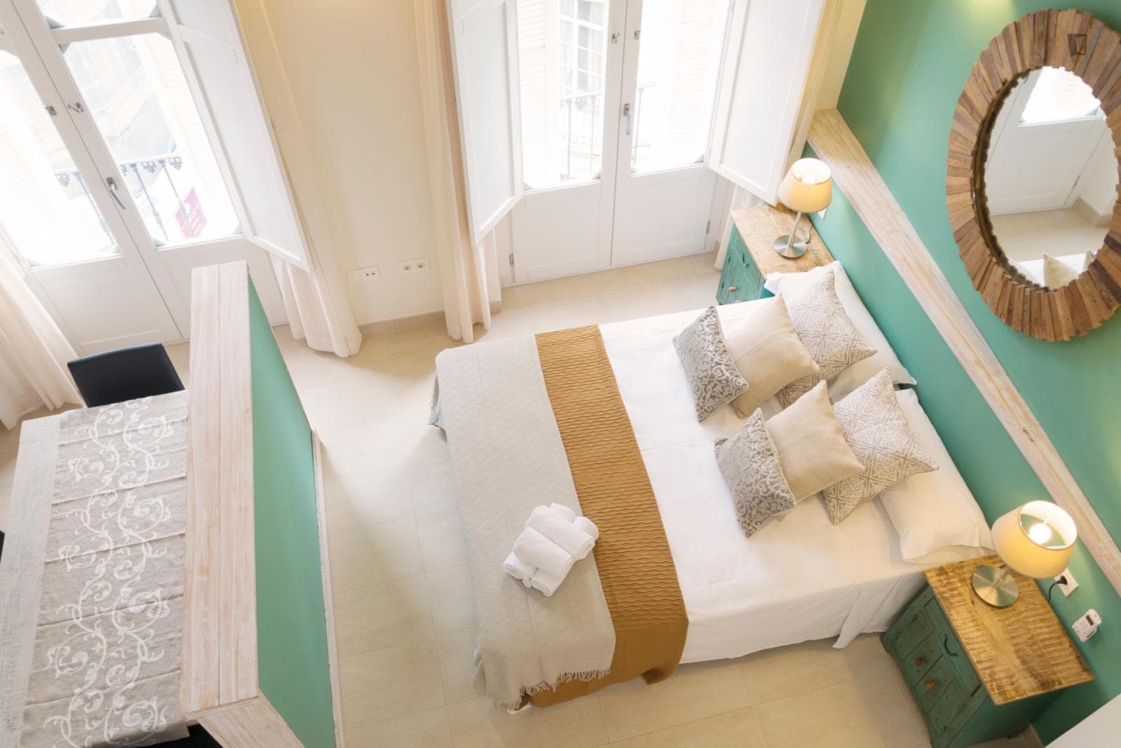 Bright studio apartment with balcony and shared rooftop in central Malaga photo 1