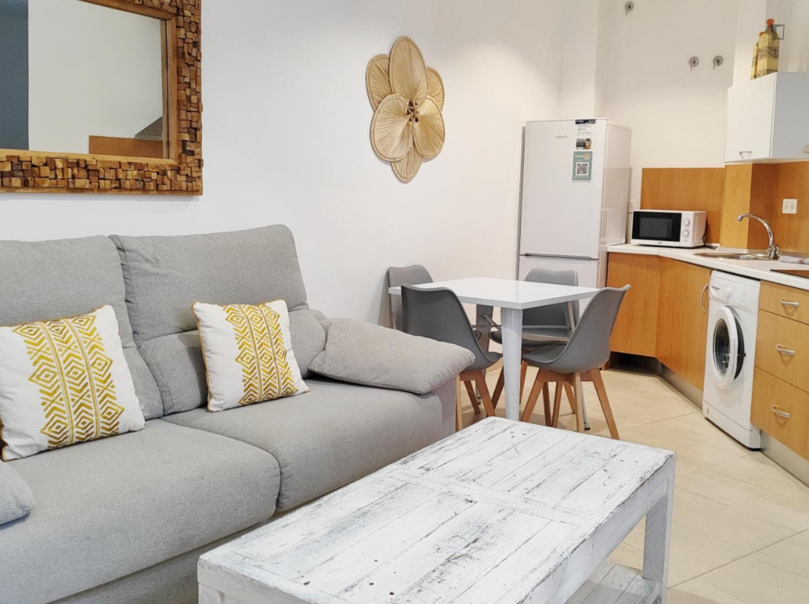 Cozy apartment with shared rooftop in central Malaga photo 1