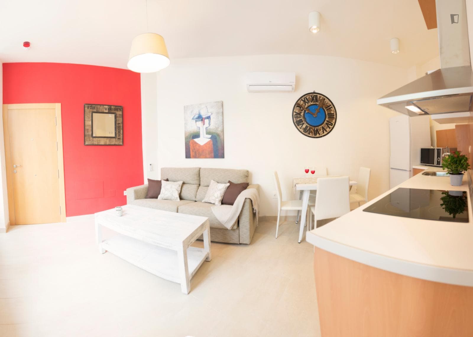Comfortable studio with access to shared rooftop photo 1